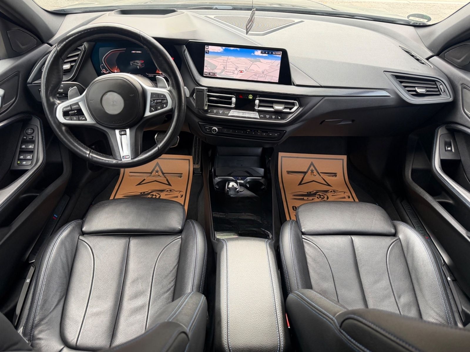 BMW M135 i xDrive Limousine / HEAD UP - LEDER foto 5