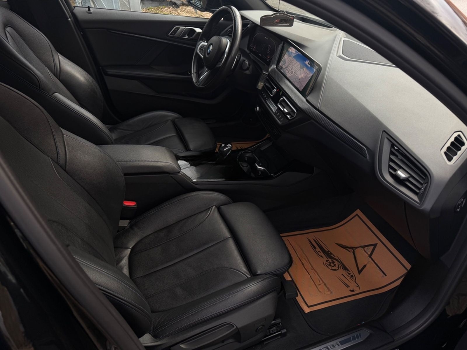 BMW M135 i xDrive Limousine / HEAD UP - LEDER foto 8