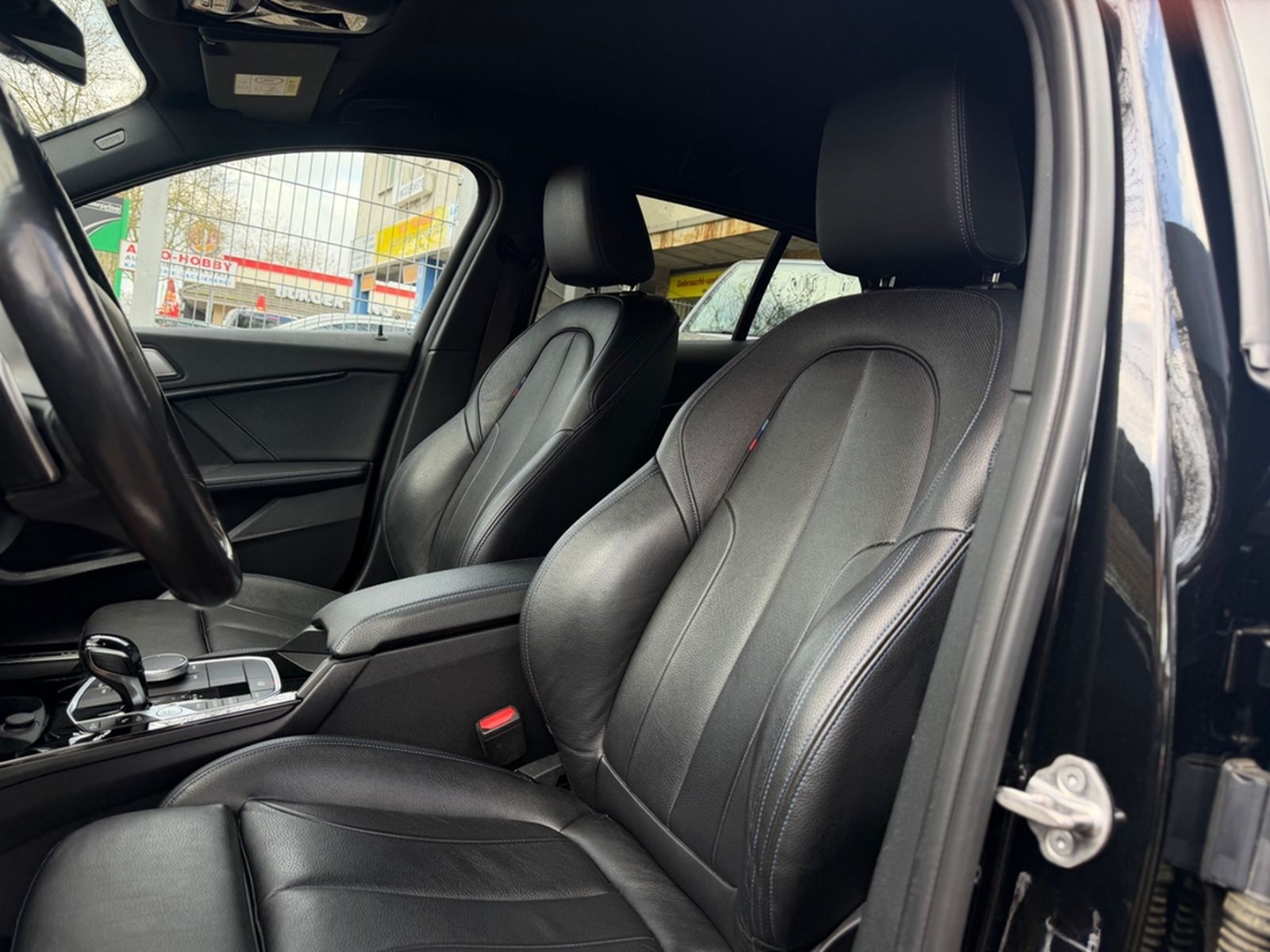 BMW M135 i xDrive Limousine / HEAD UP - LEDER foto 9
