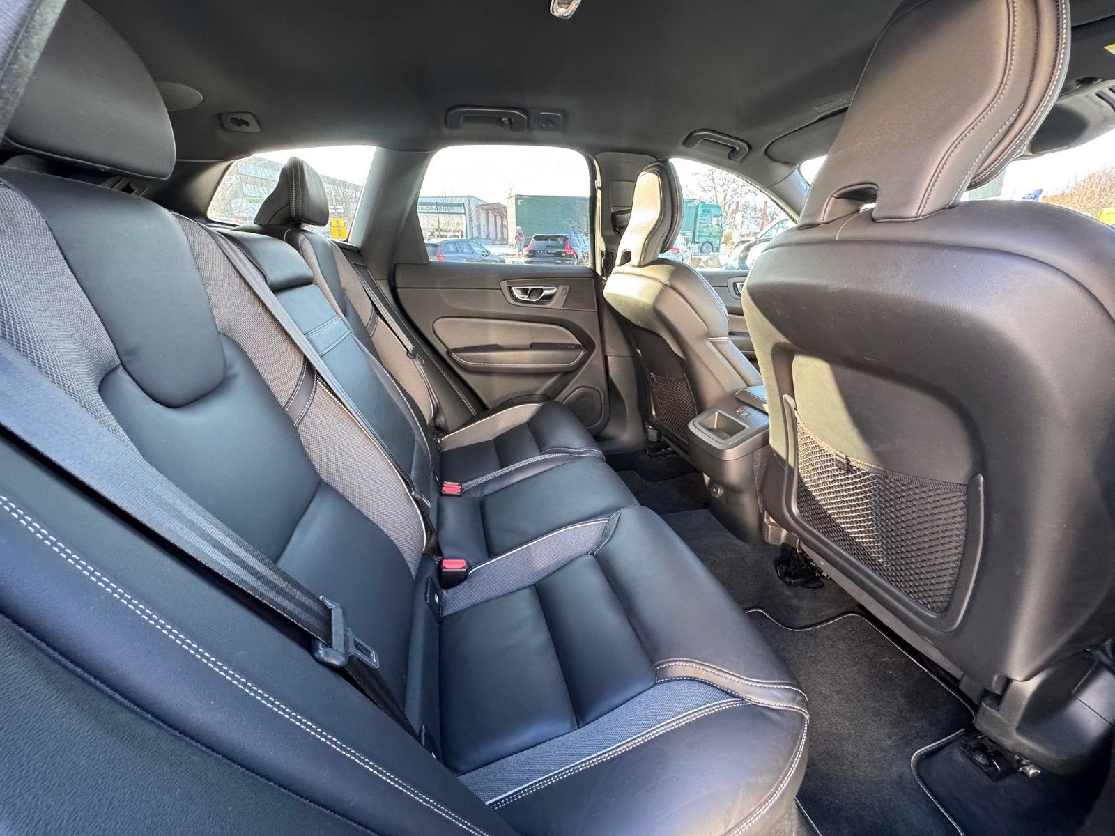 Volvo XC60 D4 8-Gang R Design foto 11