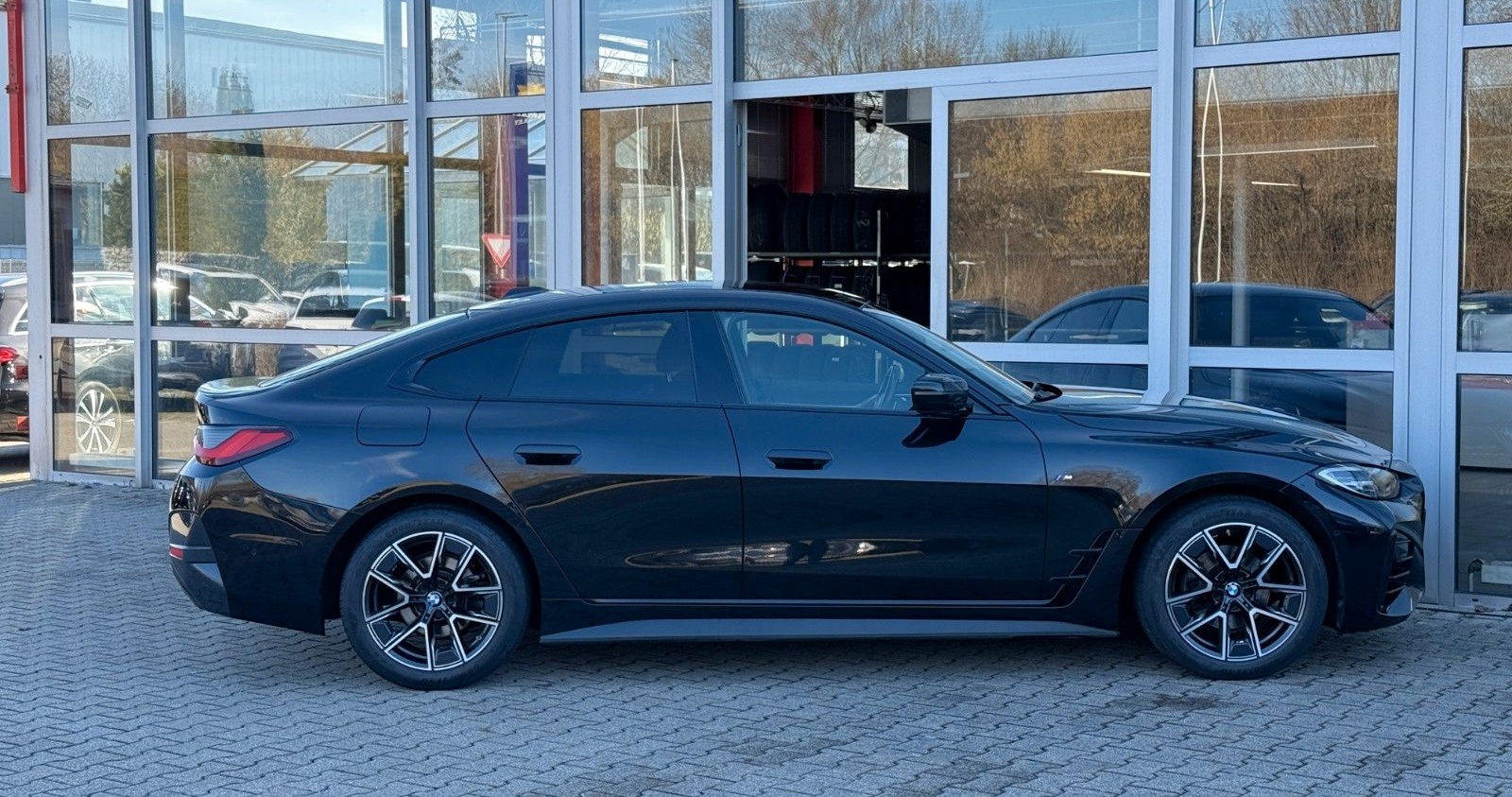 BMW 420d xDr M SPORT LEDER+STNDHZ+ACC+LCPROF+H&K+19" foto 8