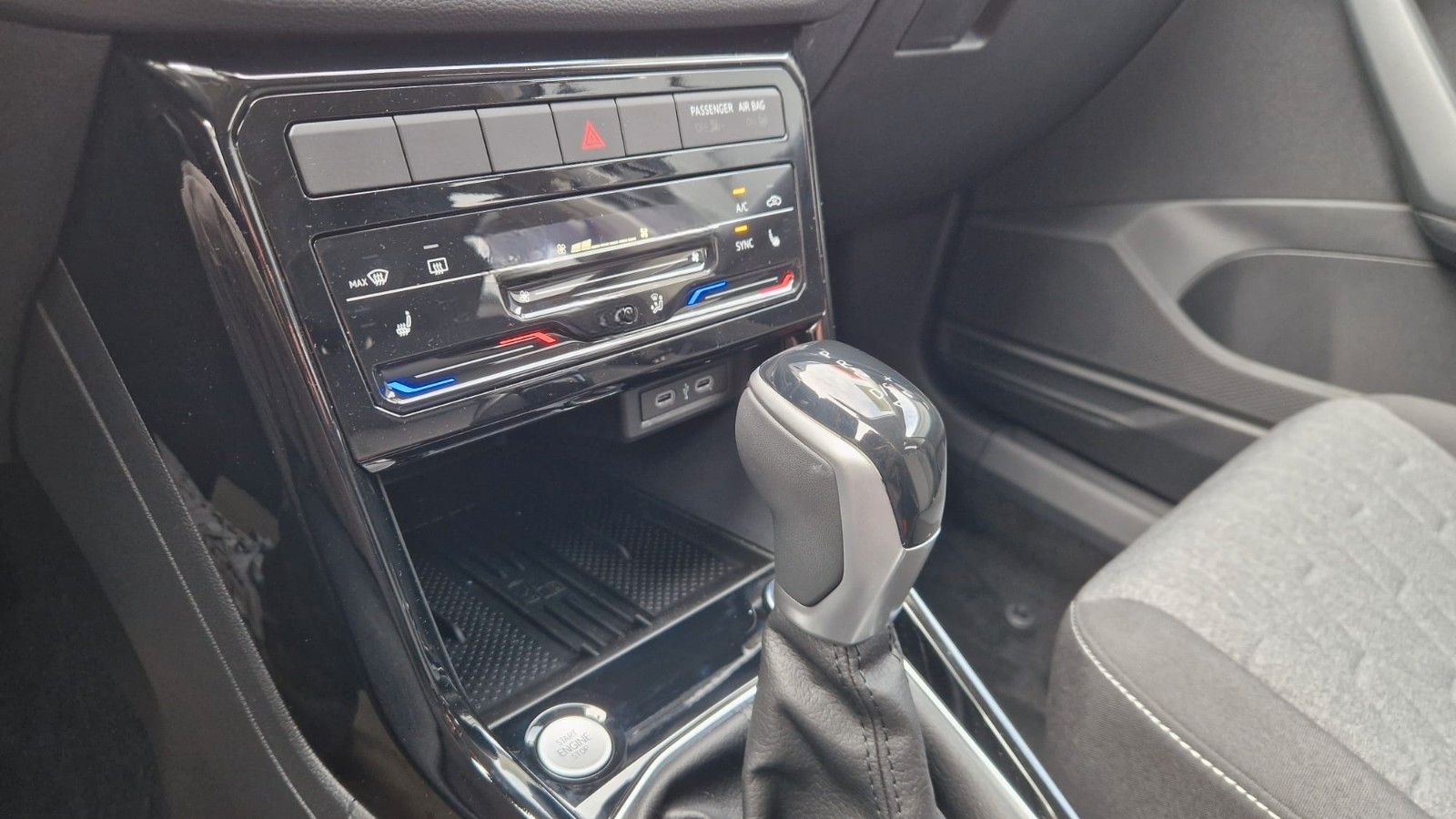 Volkswagen T-Cross 1.0 TSI 85 kW Life | TotW | R*CAM | 3 J. foto 15