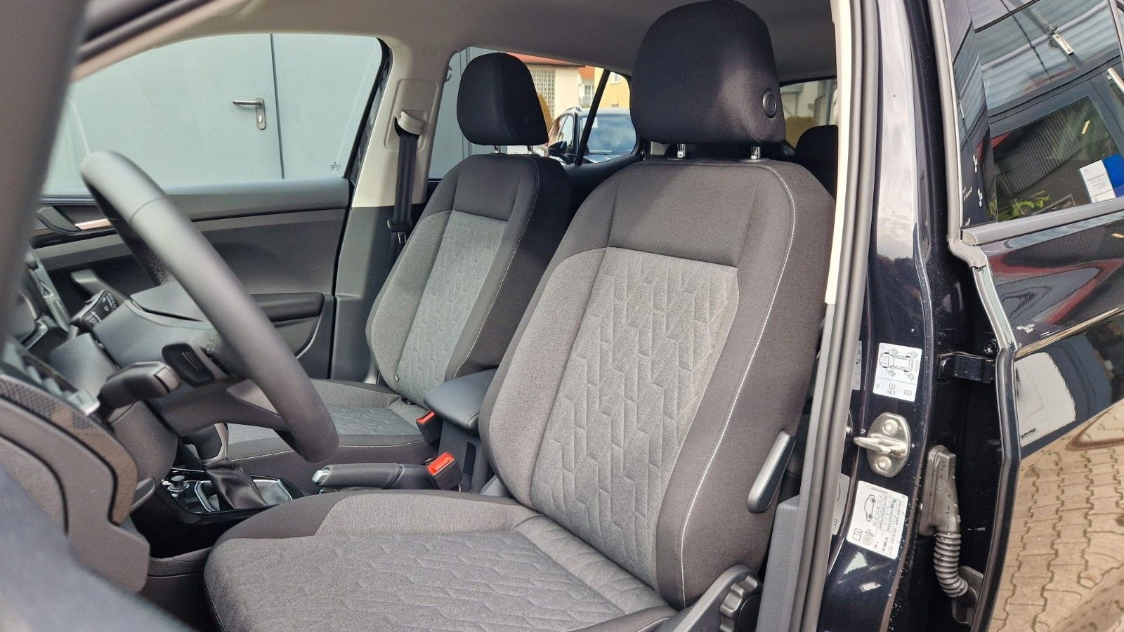 Volkswagen T-Cross 1.0 TSI 85 kW Life | TotW | R*CAM | 3 J. foto 10