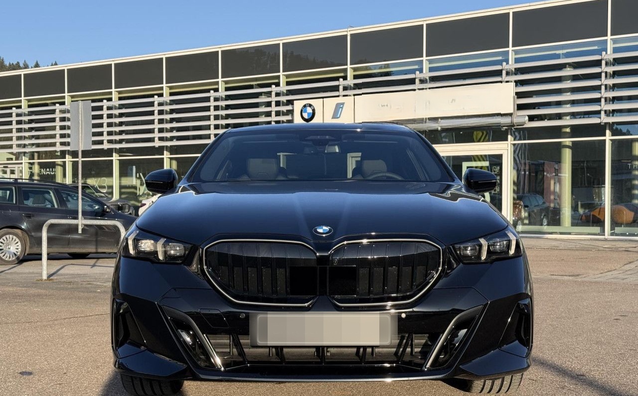 BMW 520d xdrive Limo M Sport Pro B&W AHK HUD foto 2