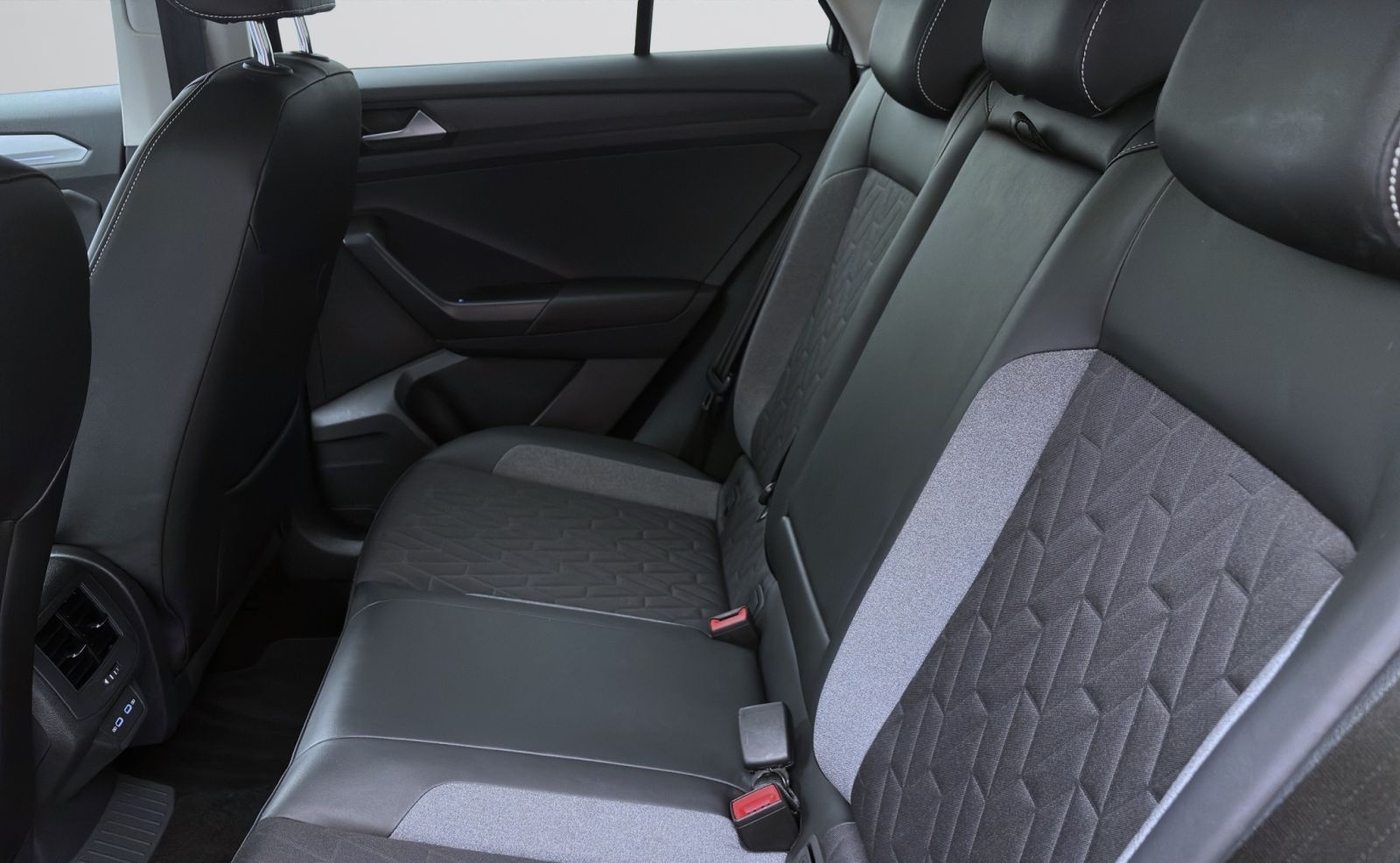 Volkswagen T-Roc 1.0 TSI GOAL NAVI KLIMA ACC SHZG foto 15