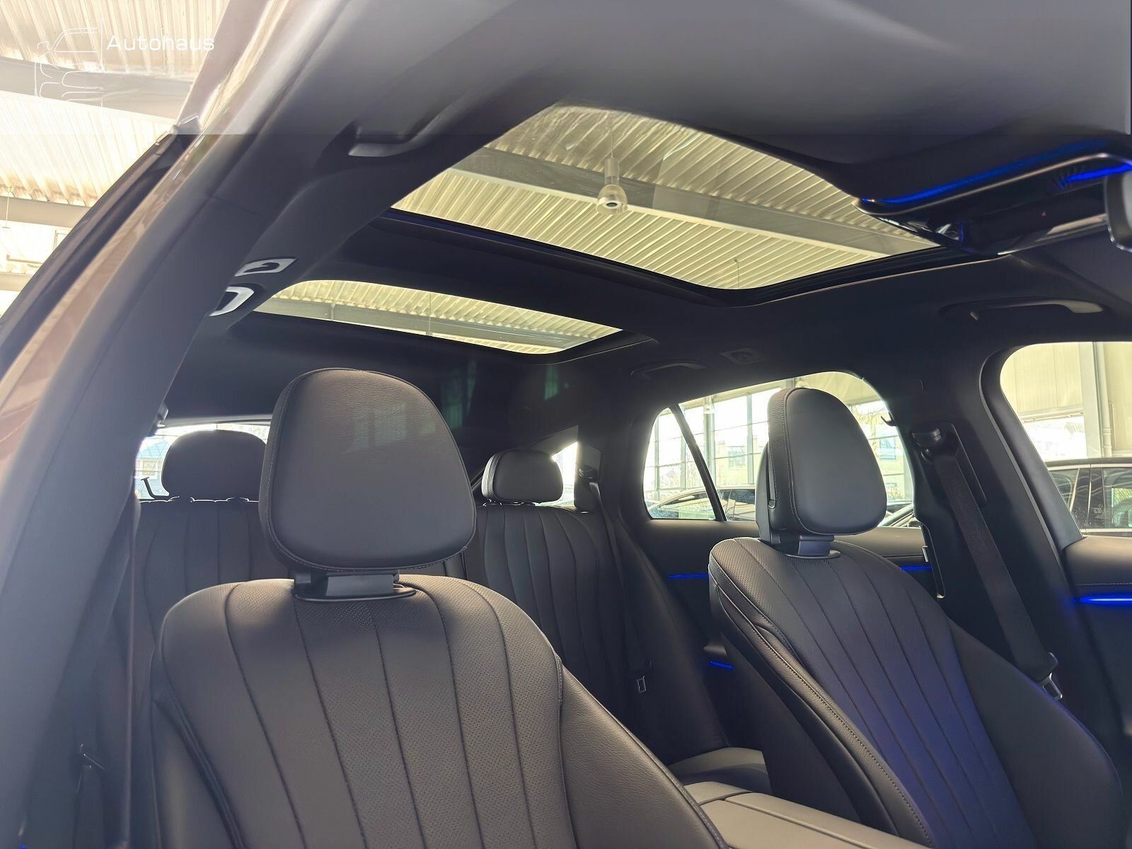 Mercedes-Benz E 300 T e AMG PREMIUM+ AIRMATIC-SUPERSCREEN- 4D! foto 14