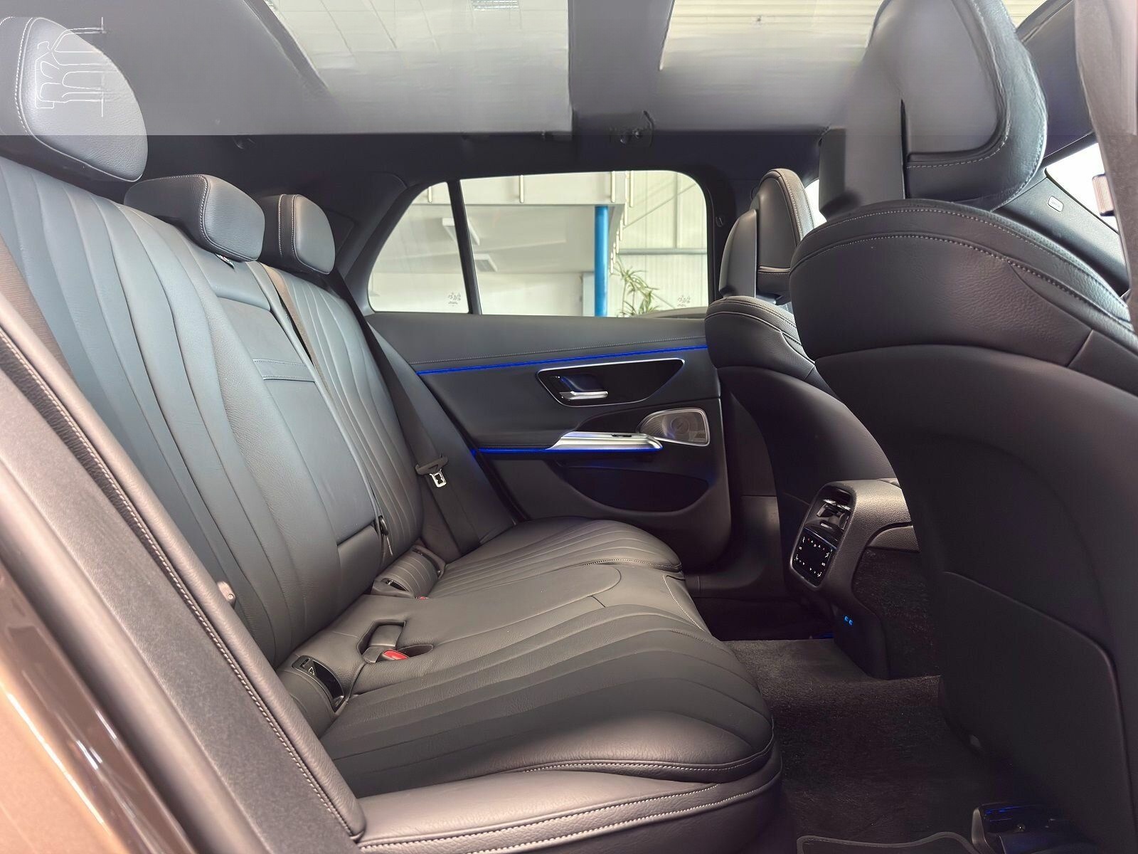 Mercedes-Benz E 300 T e AMG PREMIUM+ AIRMATIC-SUPERSCREEN- 4D! foto 16