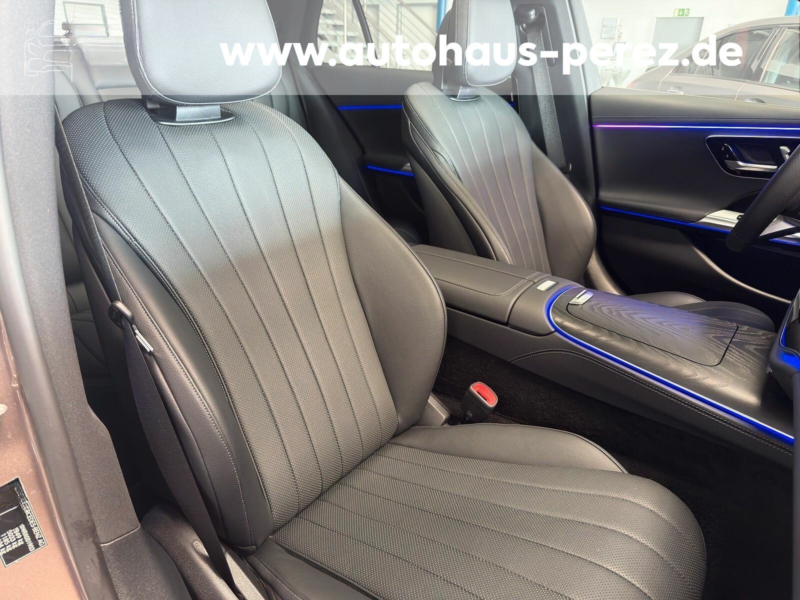 Mercedes-Benz E 300 T e AMG PREMIUM+ AIRMATIC-SUPERSCREEN- 4D! foto 6