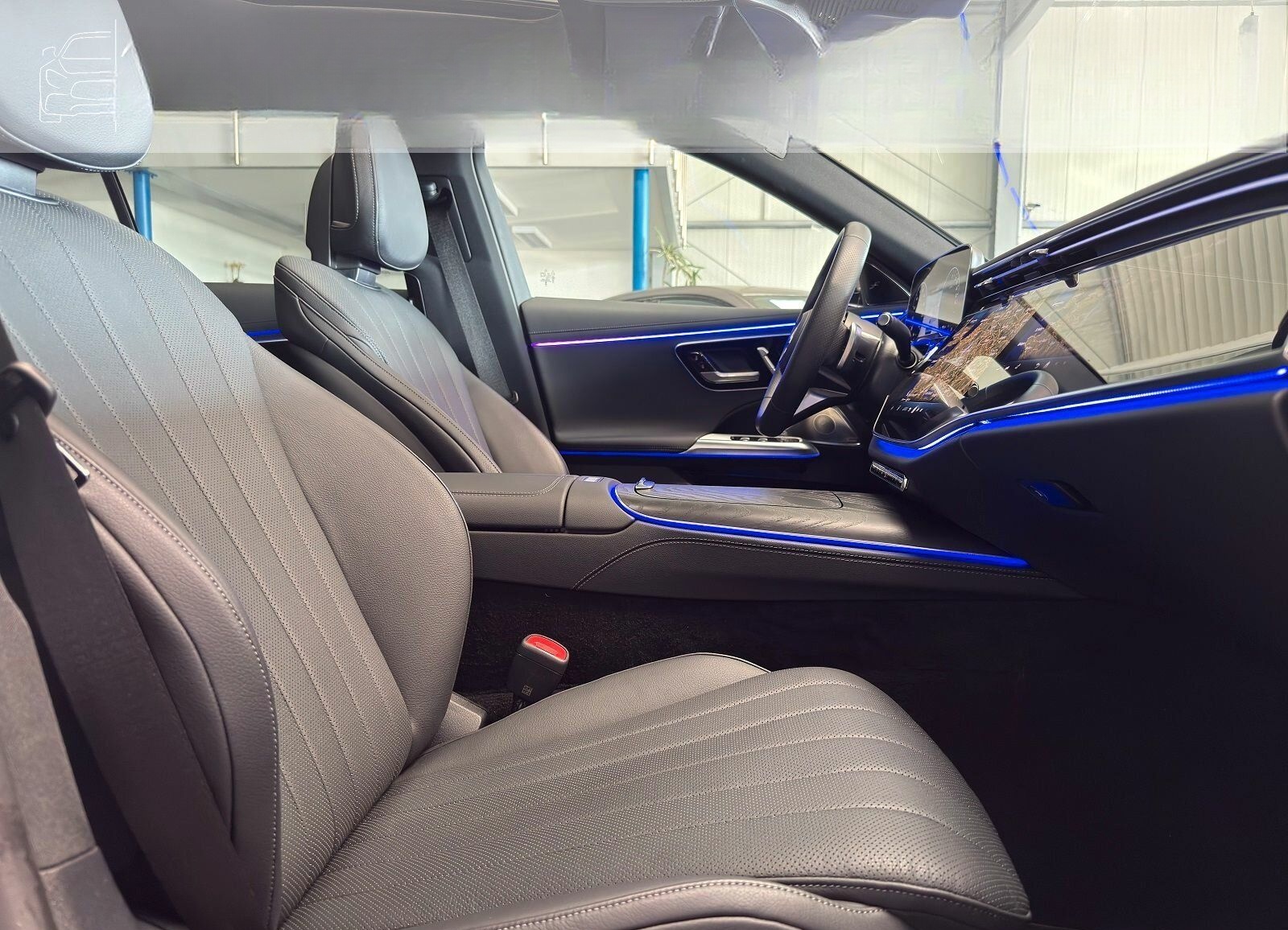 Mercedes-Benz E 300 T e AMG PREMIUM+ AIRMATIC-SUPERSCREEN- 4D! foto 7