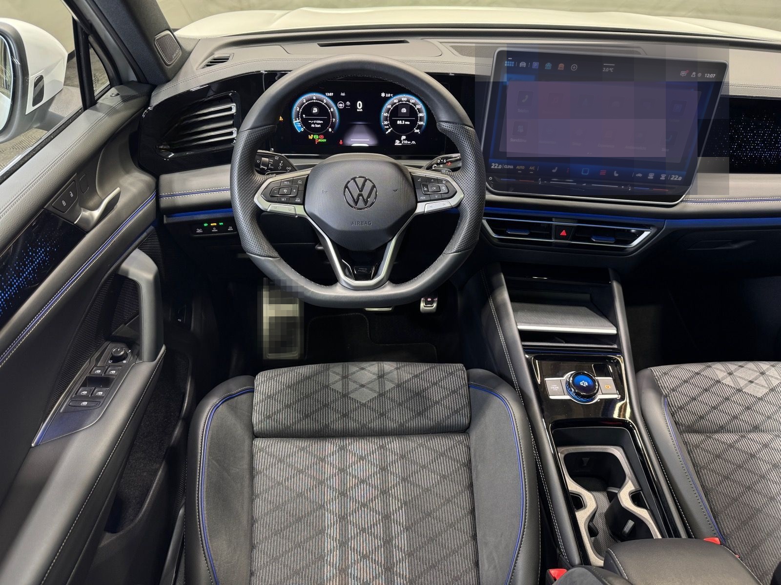 Volkswagen Tiguan R-Line 1.5 eTSI DSG | MATRIX NAVI PANO foto 6