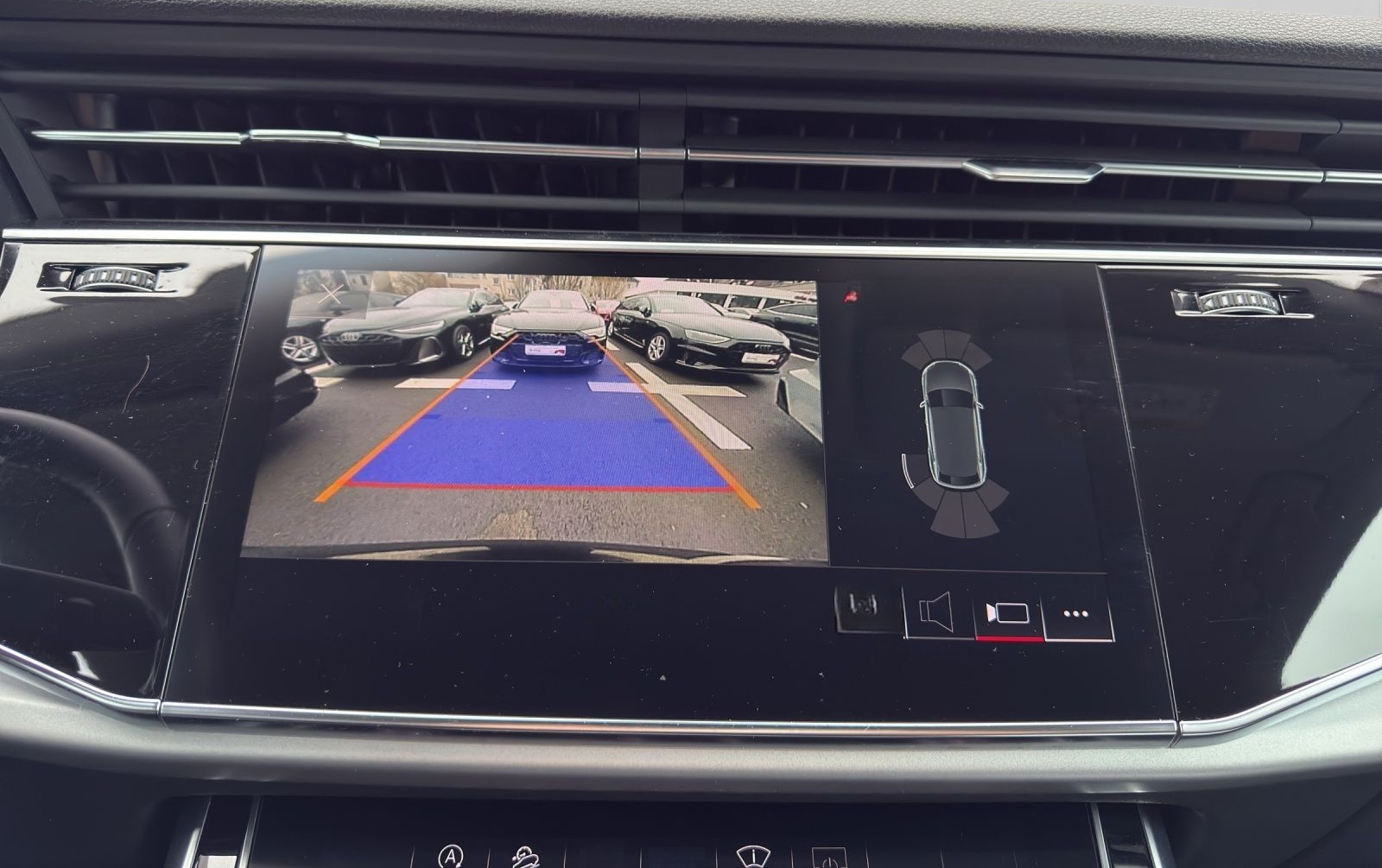 Audi Q8 55 TFSI Q AHK LM21 LEDER HuD foto 14