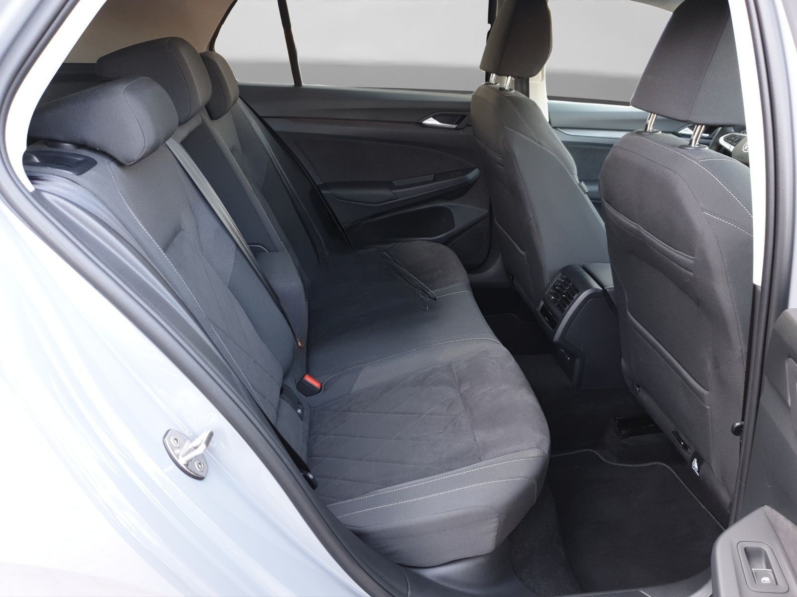 Volkswagen Golf 1.5 TSI STYLE ACC KAMERA PDC+ LED foto 6