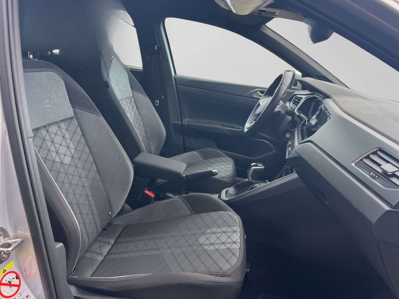Volkswagen Taigo 1.0 TSI DSG R-LINE MATRIX ASSIST AHK KAMER foto 4