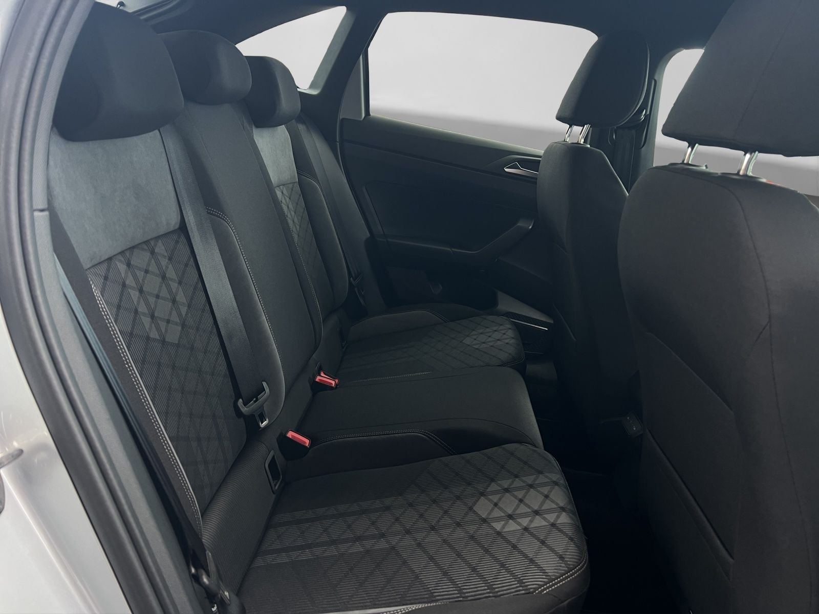 Volkswagen Taigo 1.0 TSI DSG R-LINE MATRIX ASSIST AHK KAMER foto 6