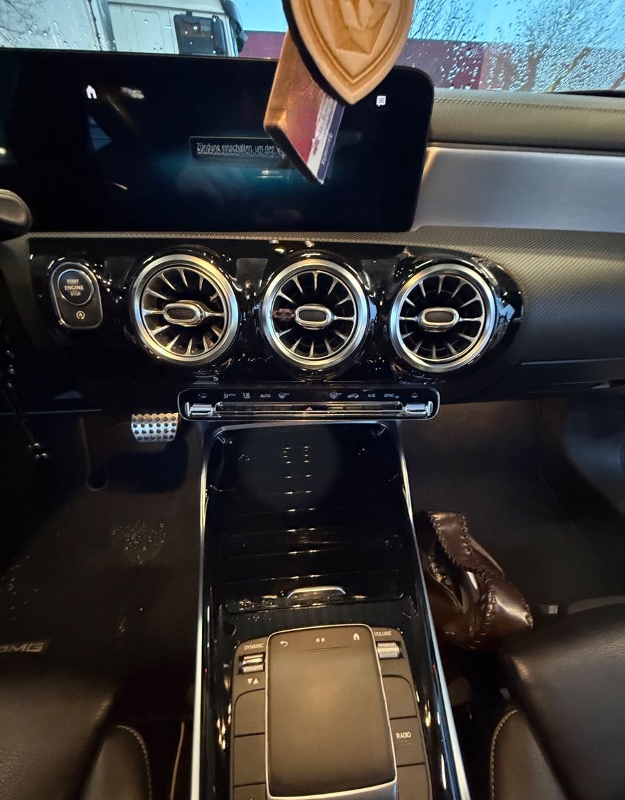 Mercedes-Benz CLA 35 AMG Mercedes-AMG CLA 35 4MATIC DCT Me... foto 4