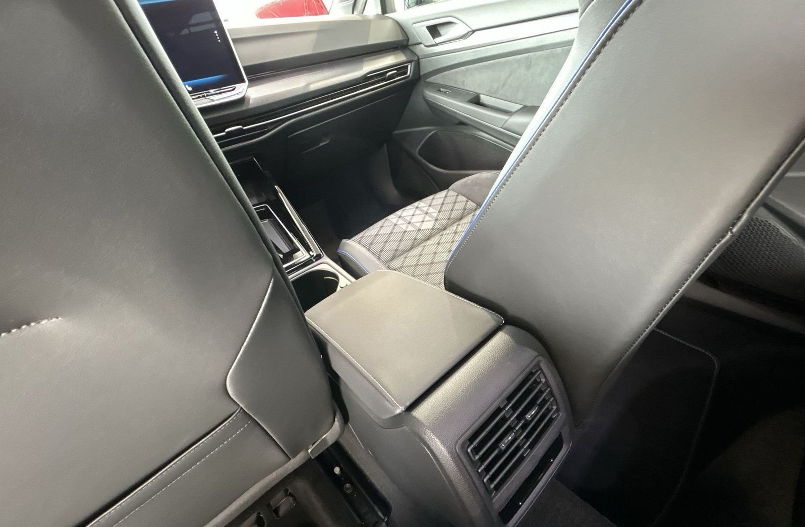 Volkswagen Golf Variant 1.5 eTSI DSG OPF R-Line BlackStyle foto 25