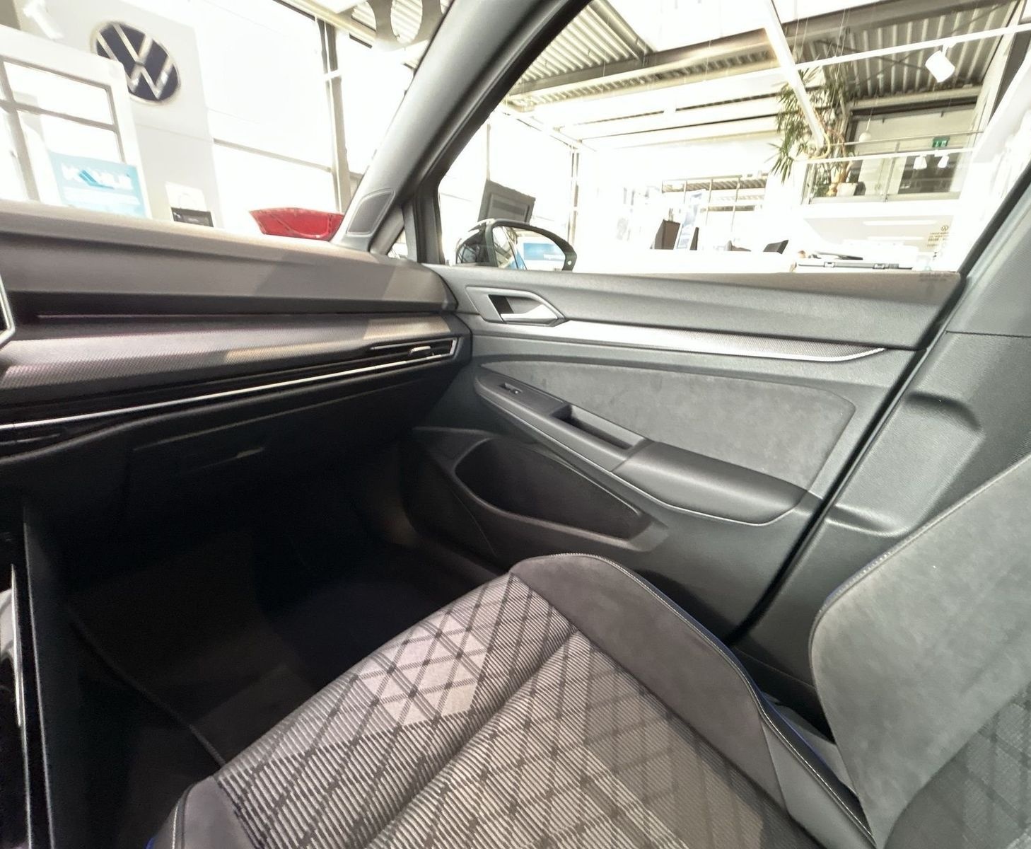 Volkswagen Golf Variant 1.5 eTSI DSG OPF R-Line BlackStyle foto 8
