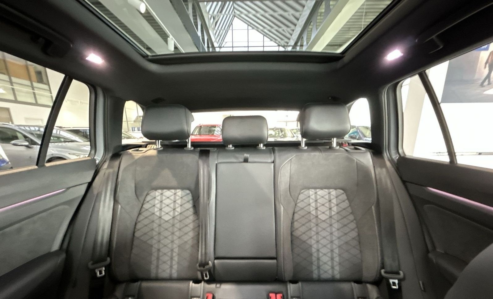 Volkswagen Golf Variant 1.5 eTSI DSG OPF R-Line BlackStyle foto 9