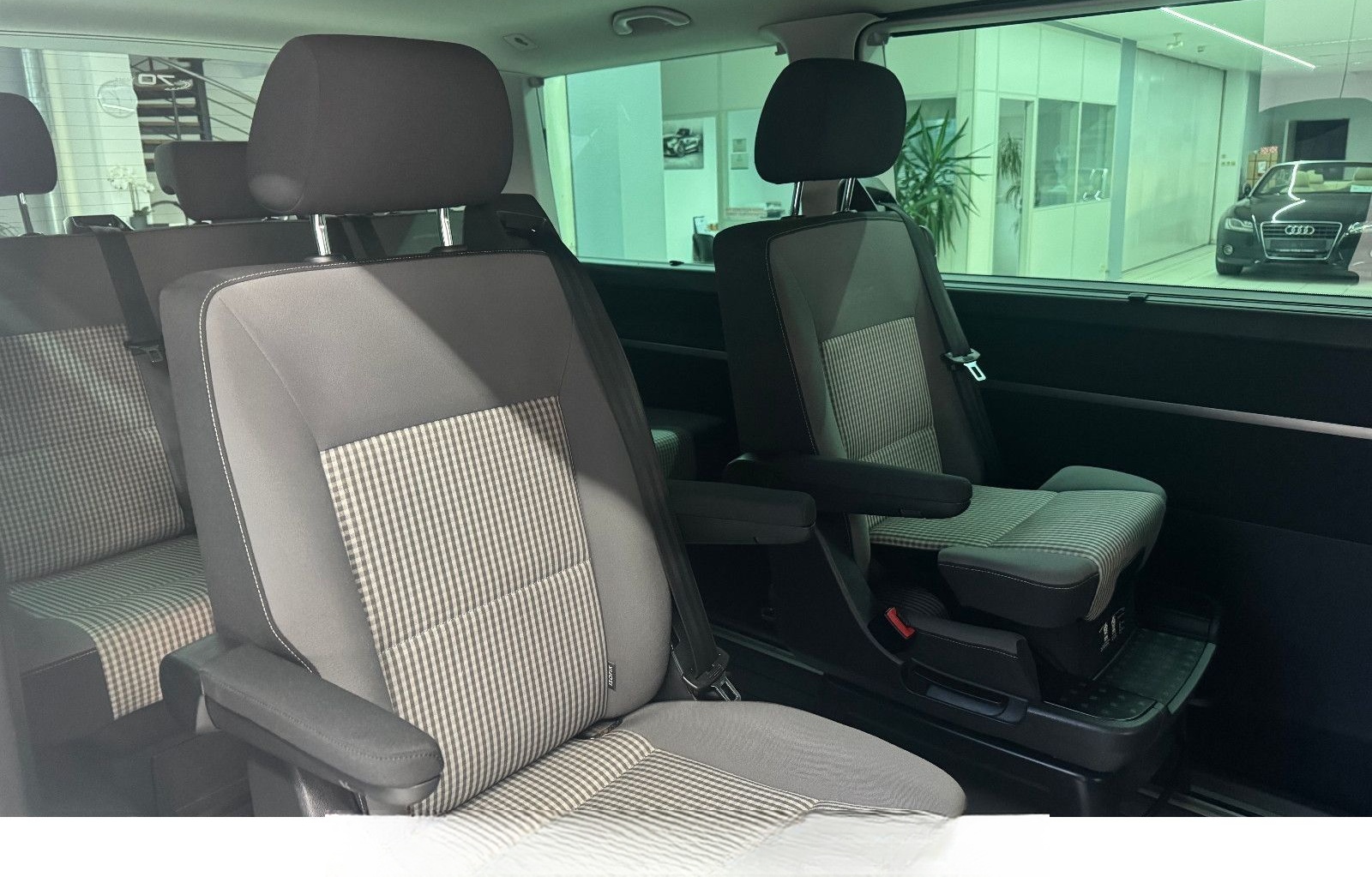 Volkswagen T6 Multivan 70 Jahre Bulli ACC Navi Kamera AHK foto 11