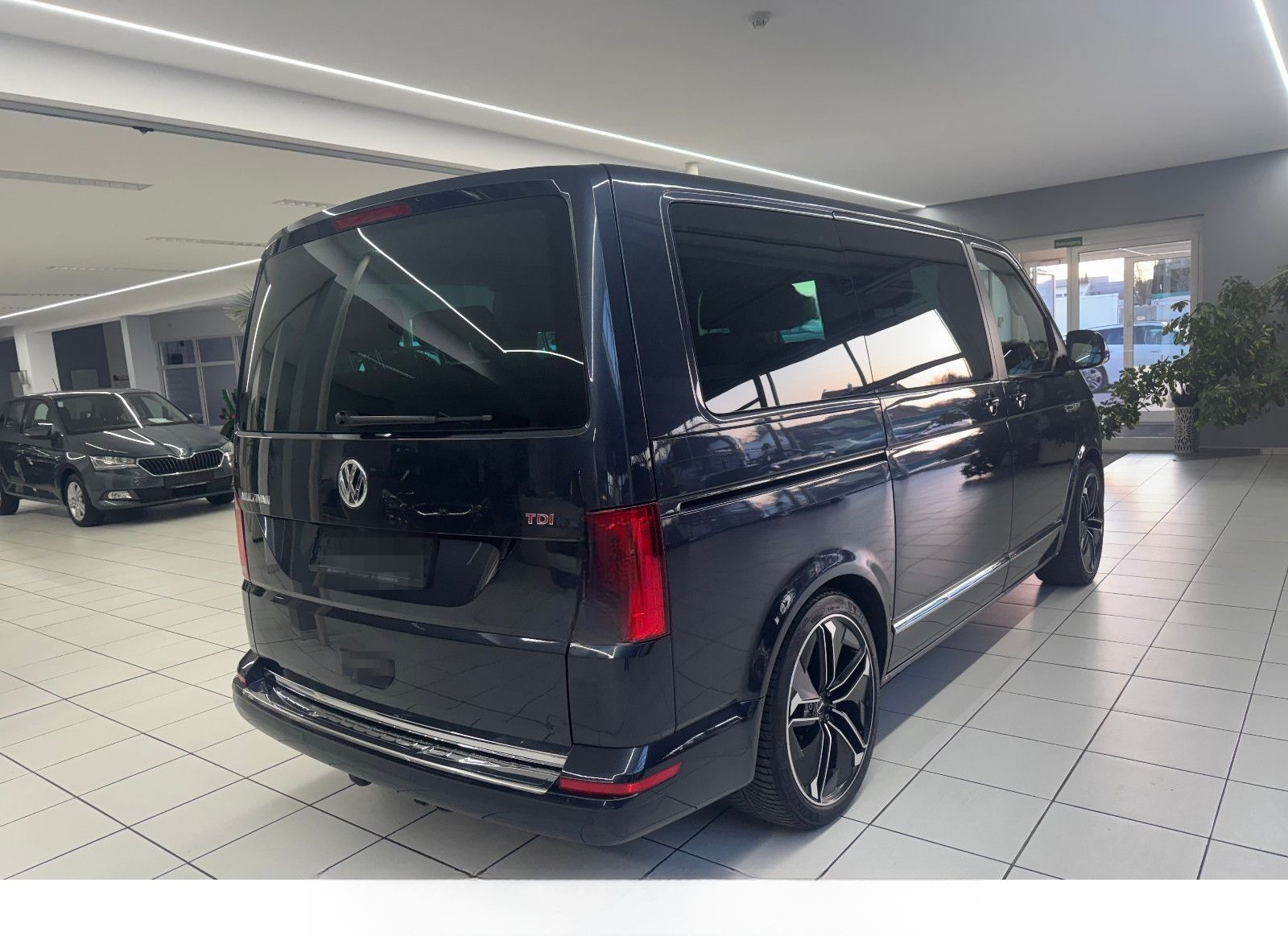 Volkswagen T6 Multivan 70 Jahre Bulli ACC Navi Kamera AHK foto 5