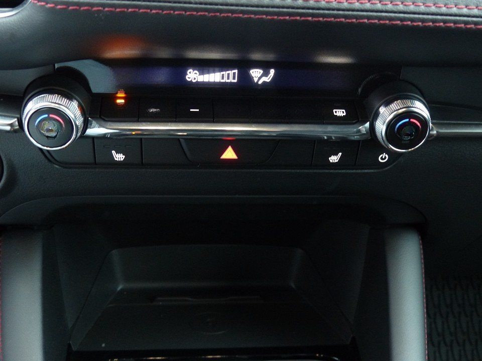 Mazda 3 SKYACTIV-G 140PS Automatik HOMURA + GANZJAHRES foto 14