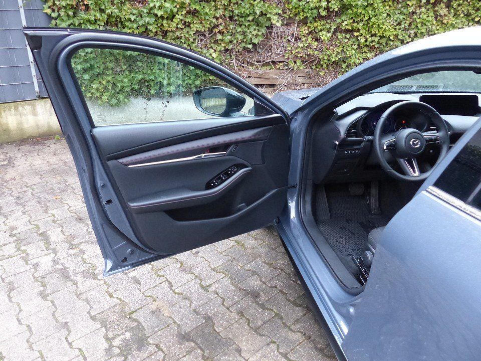 Mazda 3 SKYACTIV-G 140PS Automatik HOMURA + GANZJAHRES foto 8