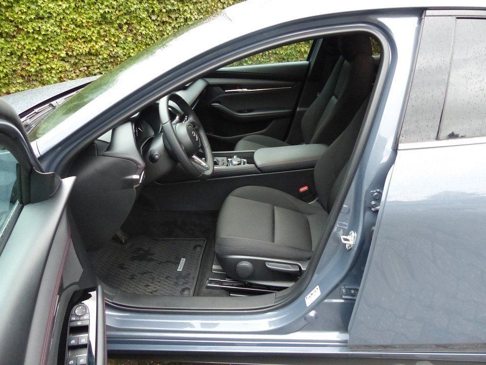 Mazda 3 SKYACTIV-G 140PS Automatik HOMURA + GANZJAHRES foto 9