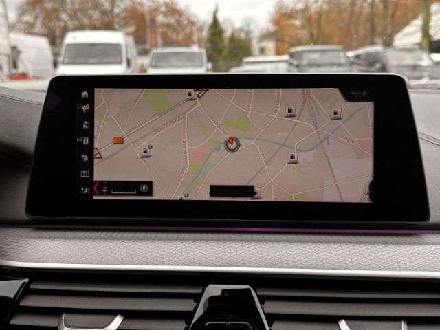 BMW M550 i xDrive LED HUD H&K KAM PANO foto 13