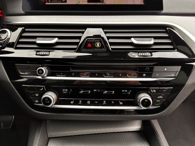 BMW M550 i xDrive LED HUD H&K KAM PANO foto 14