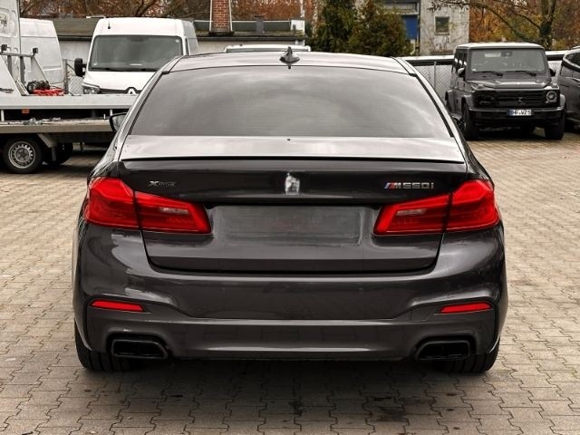 BMW M550 i xDrive LED HUD H&K KAM PANO foto 3