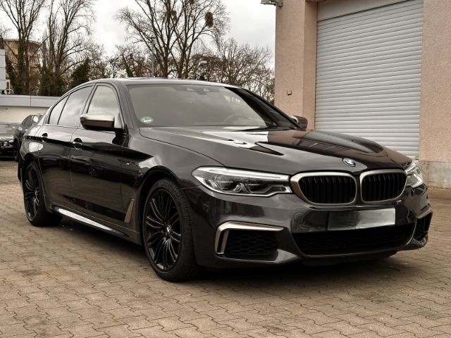 BMW M550 i xDrive LED HUD H&K KAM PANO foto 5