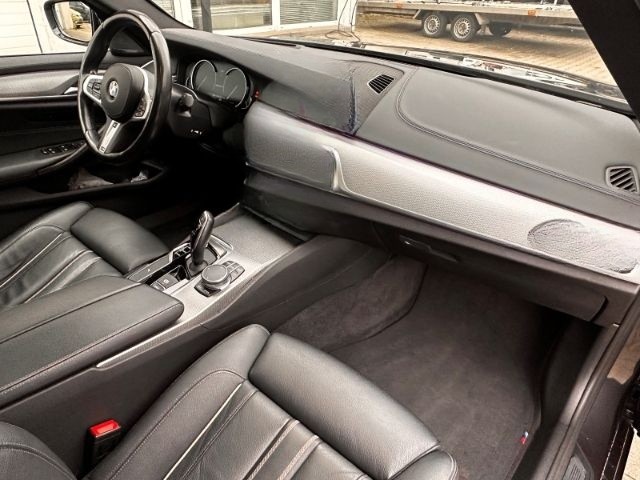 BMW M550 i xDrive LED HUD H&K KAM PANO foto 10