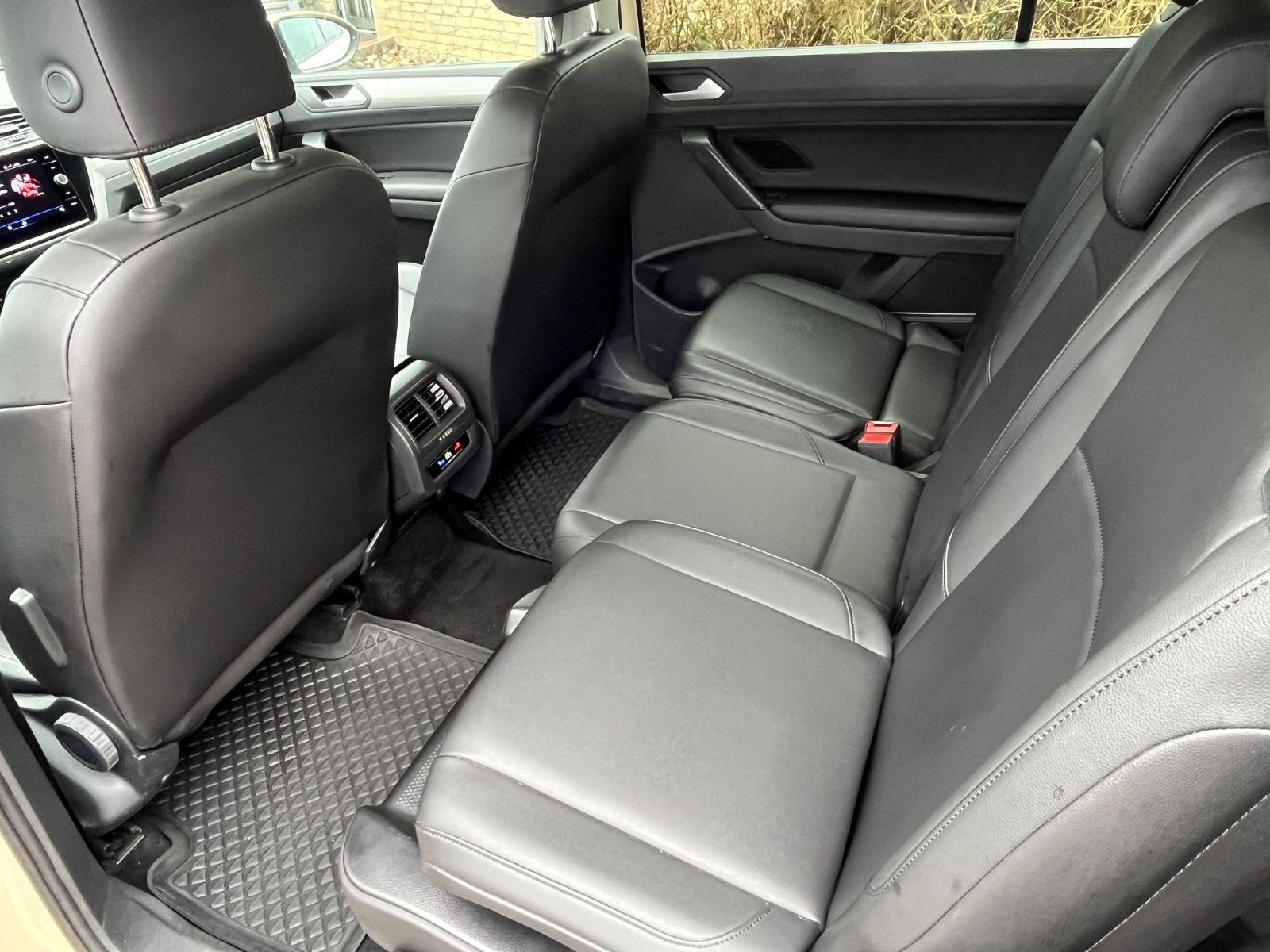 Volkswagen Touran 2.0 TDI DSG 7 Sitzer  Modell 2024 foto 13