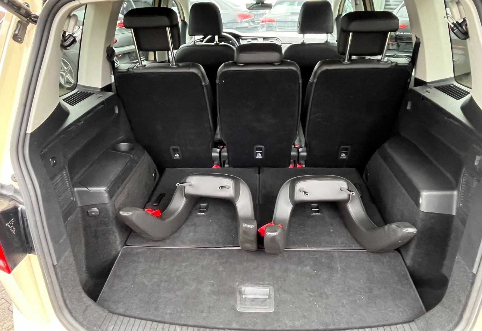 Volkswagen Touran 2.0 TDI DSG 7 Sitzer  Modell 2024 foto 16