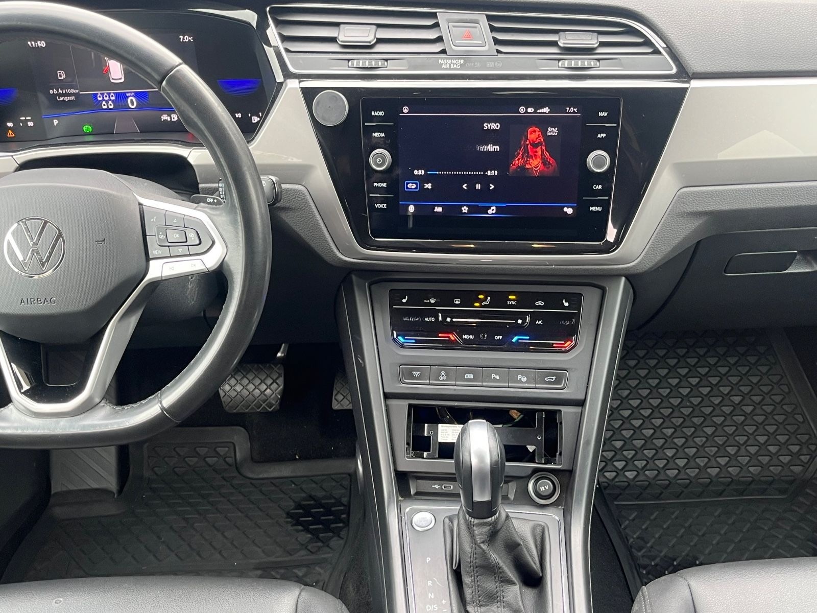 Volkswagen Touran 2.0 TDI DSG 7 Sitzer  Modell 2024 foto 17