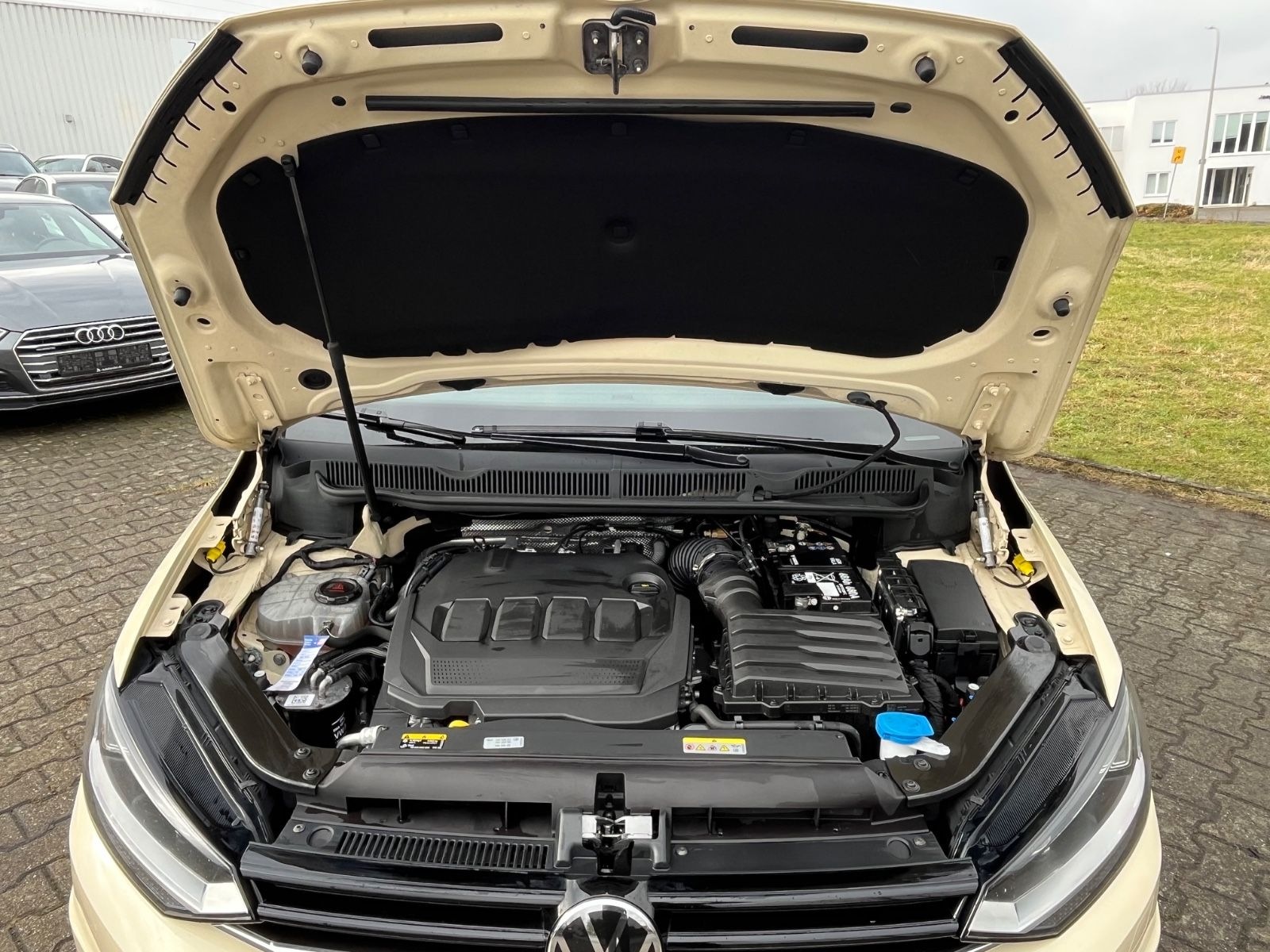 Volkswagen Touran 2.0 TDI DSG 7 Sitzer  Modell 2024 foto 20