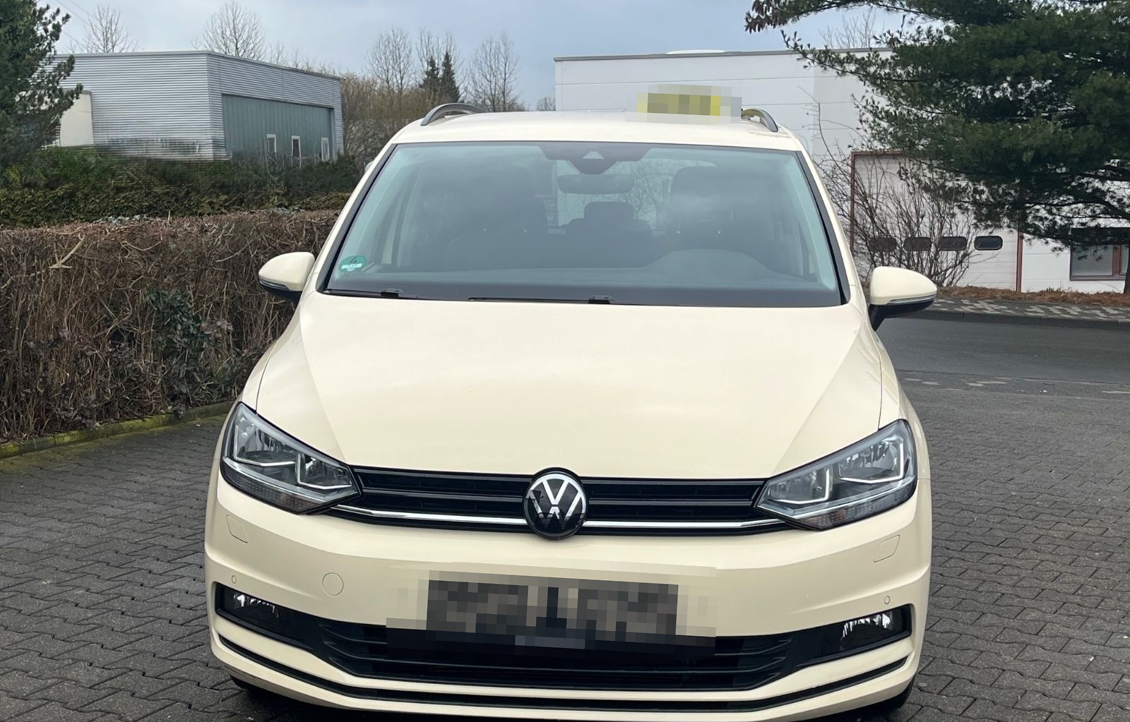 Volkswagen Touran 2.0 TDI DSG 7 Sitzer  Modell 2024 foto 3