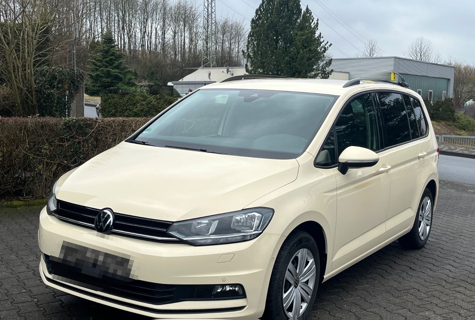 Volkswagen Touran 2.0 TDI DSG 7 Sitzer  Modell 2024 foto 4
