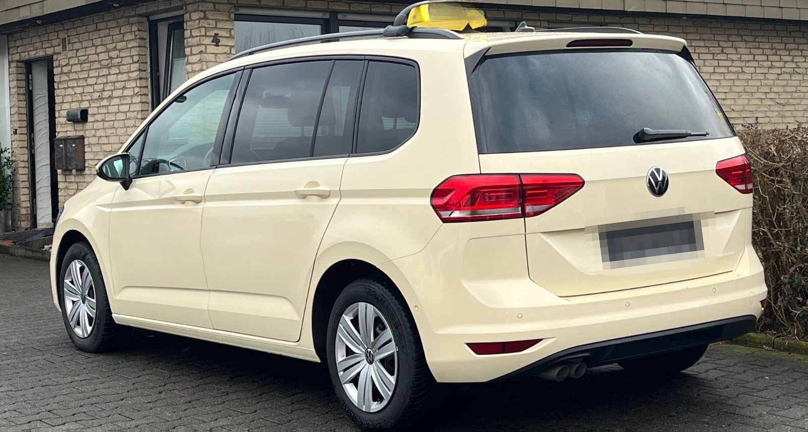 Volkswagen Touran 2.0 TDI DSG 7 Sitzer  Modell 2024 foto 6