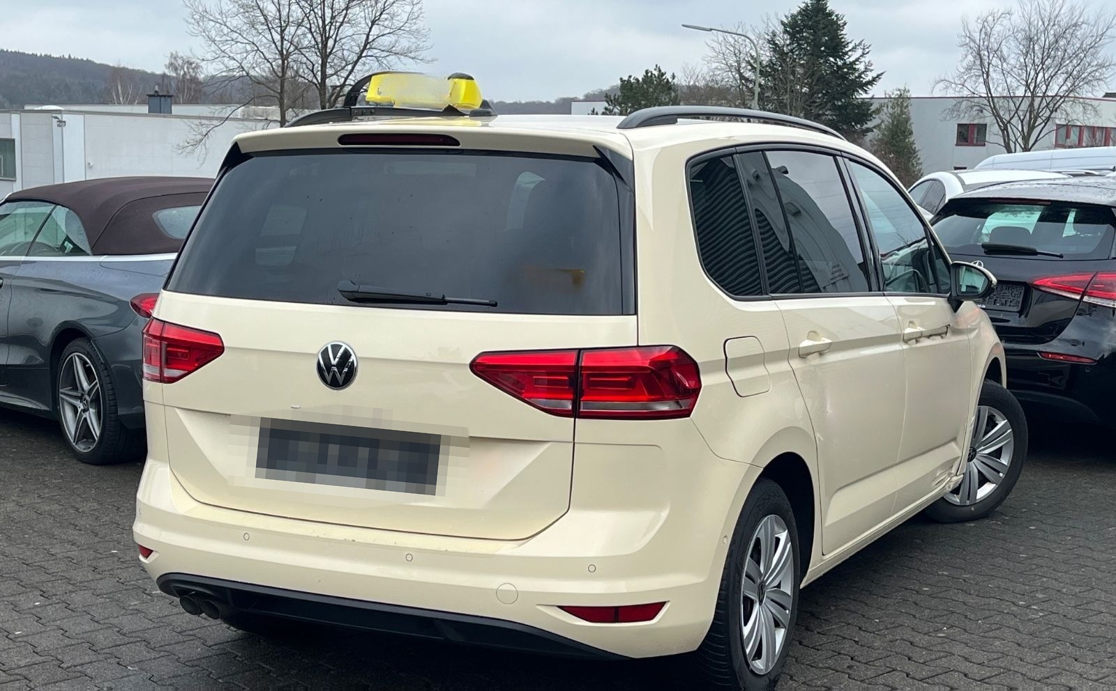 Volkswagen Touran 2.0 TDI DSG 7 Sitzer  Modell 2024 foto 7