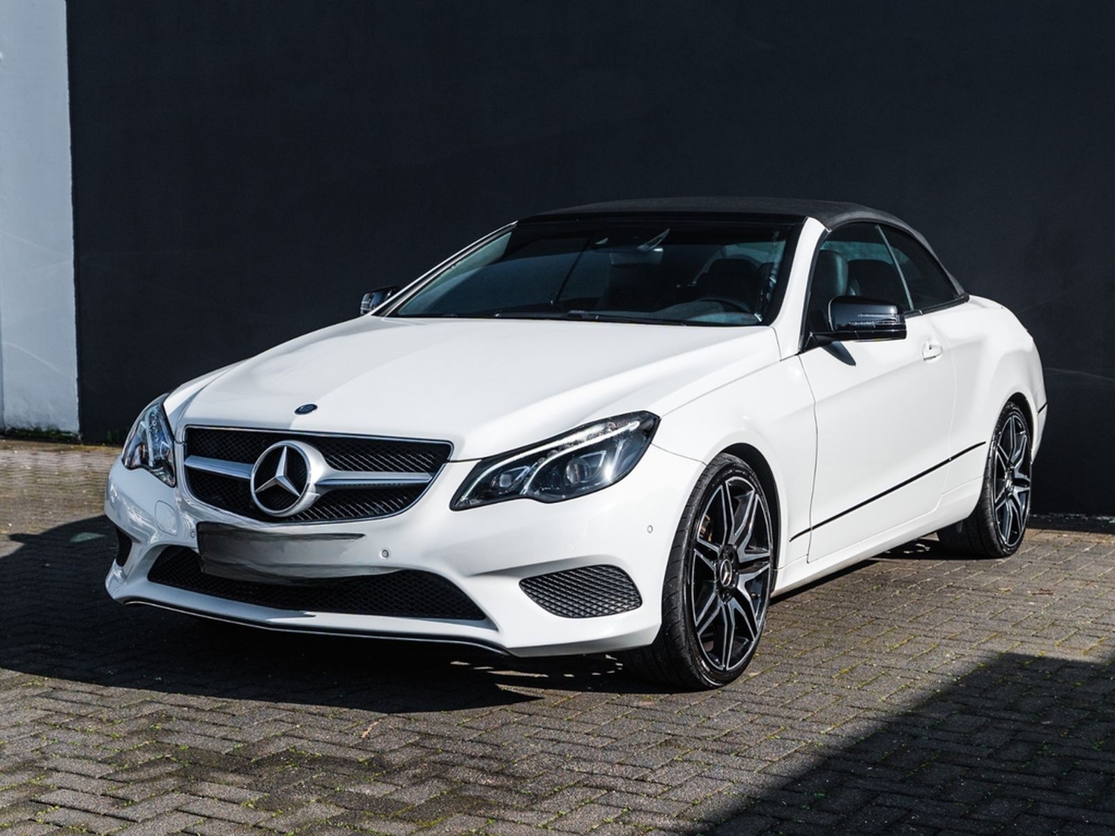 Mercedes-Benz E 200 Cabriolet SPORTPAKET AIRSCARF AMG ALU foto 2