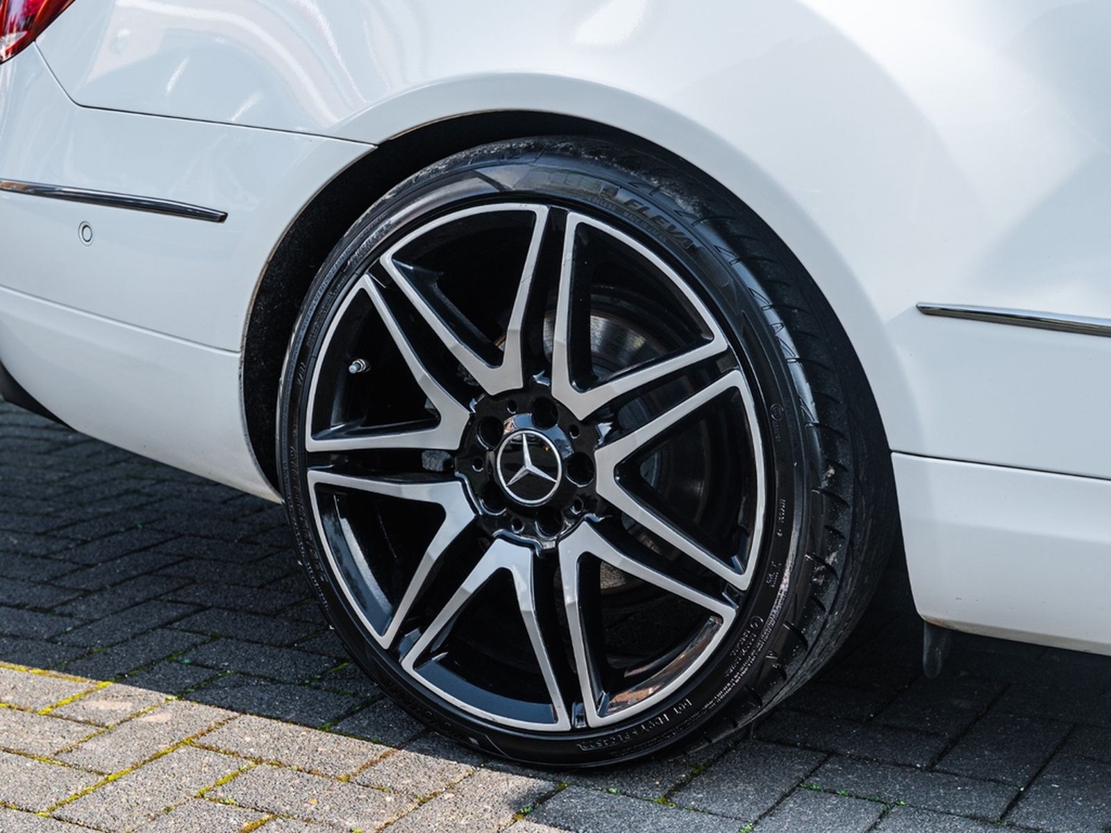 Mercedes-Benz E 200 Cabriolet SPORTPAKET AIRSCARF AMG ALU foto 17