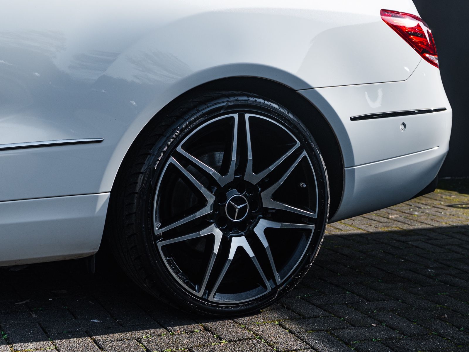 Mercedes-Benz E 200 Cabriolet SPORTPAKET AIRSCARF AMG ALU foto 18
