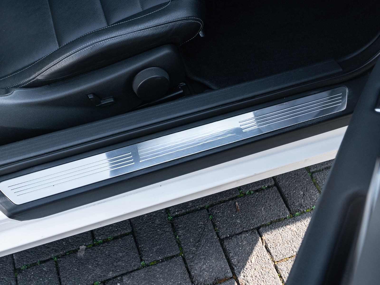 Mercedes-Benz E 200 Cabriolet SPORTPAKET AIRSCARF AMG ALU foto 25
