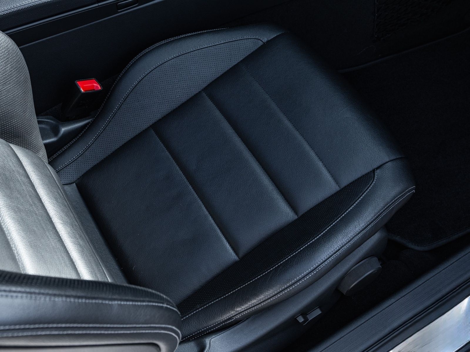 Mercedes-Benz E 200 Cabriolet SPORTPAKET AIRSCARF AMG ALU foto 26