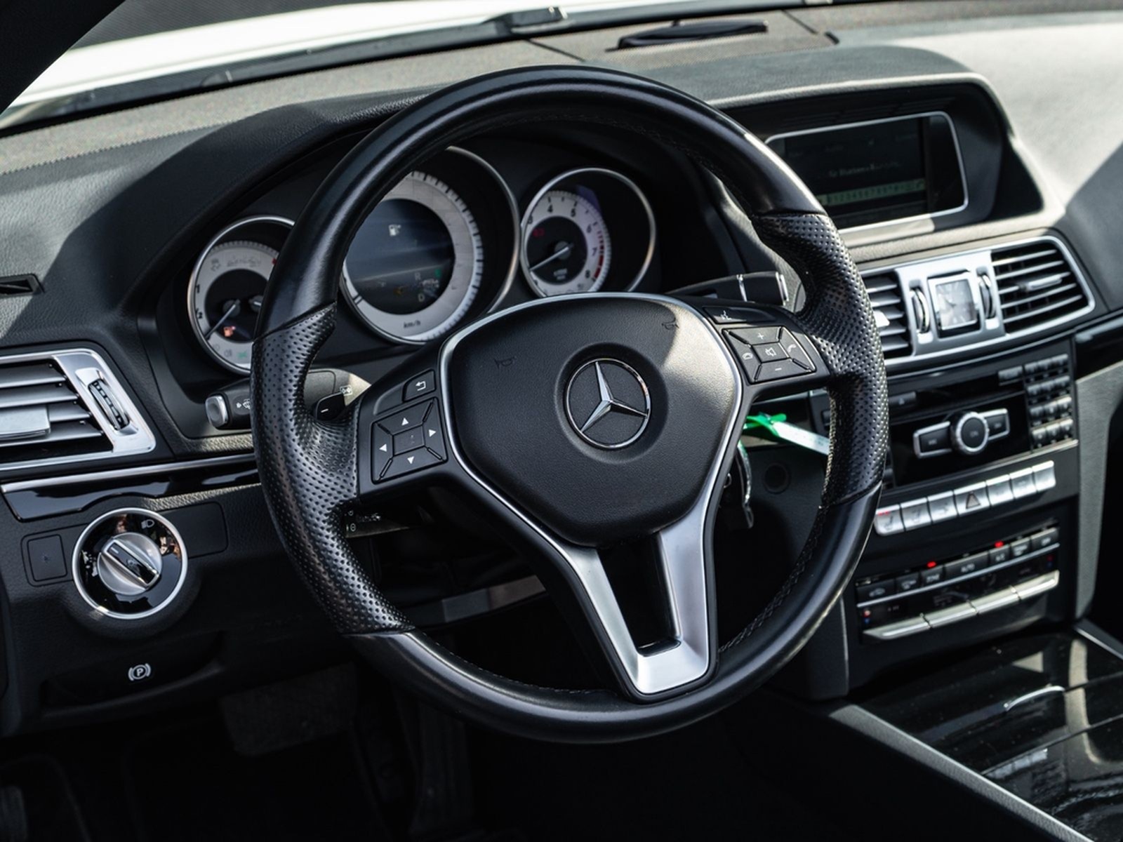 Mercedes-Benz E 200 Cabriolet SPORTPAKET AIRSCARF AMG ALU foto 45
