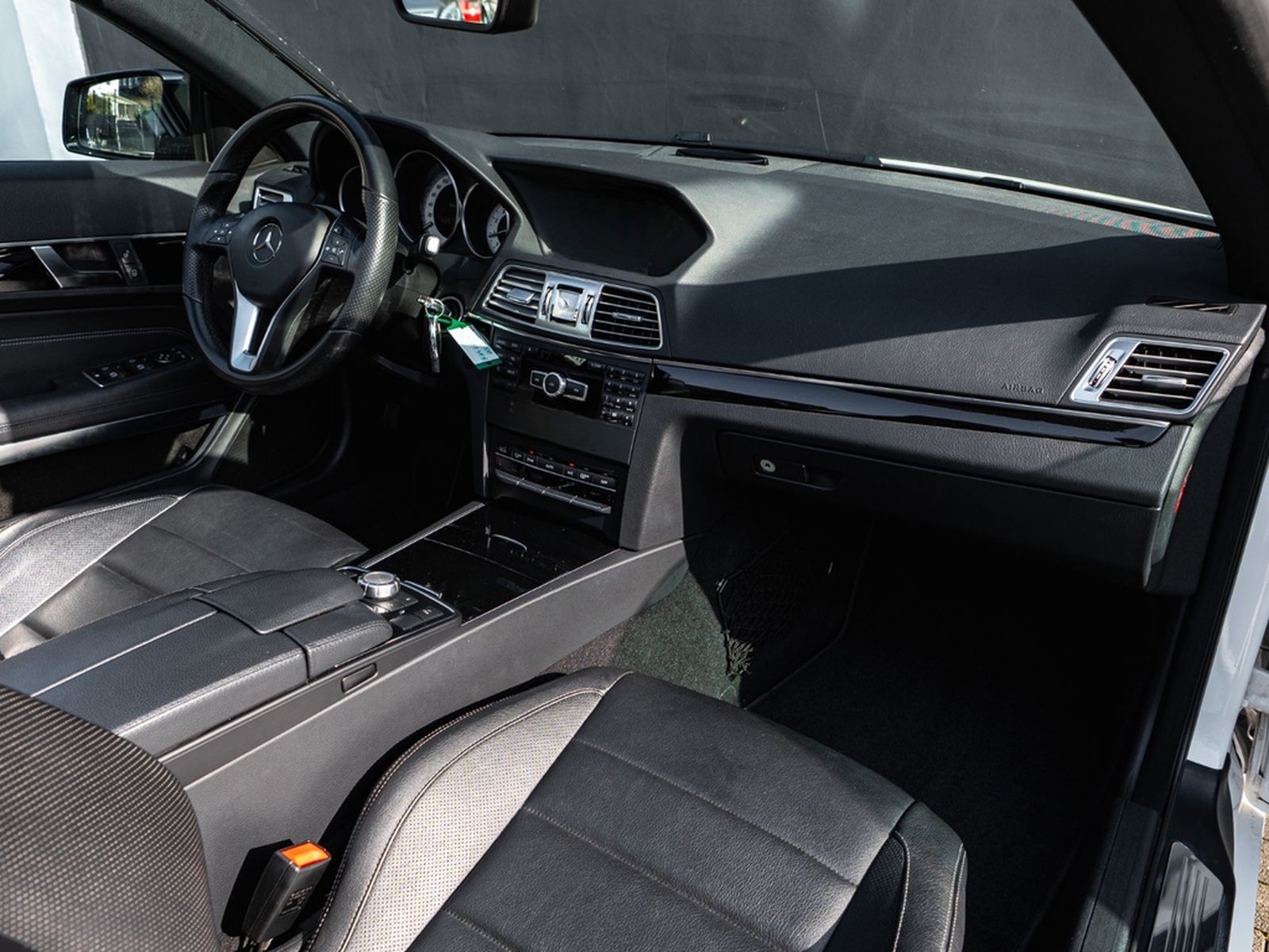 Mercedes-Benz E 200 Cabriolet SPORTPAKET AIRSCARF AMG ALU foto 46