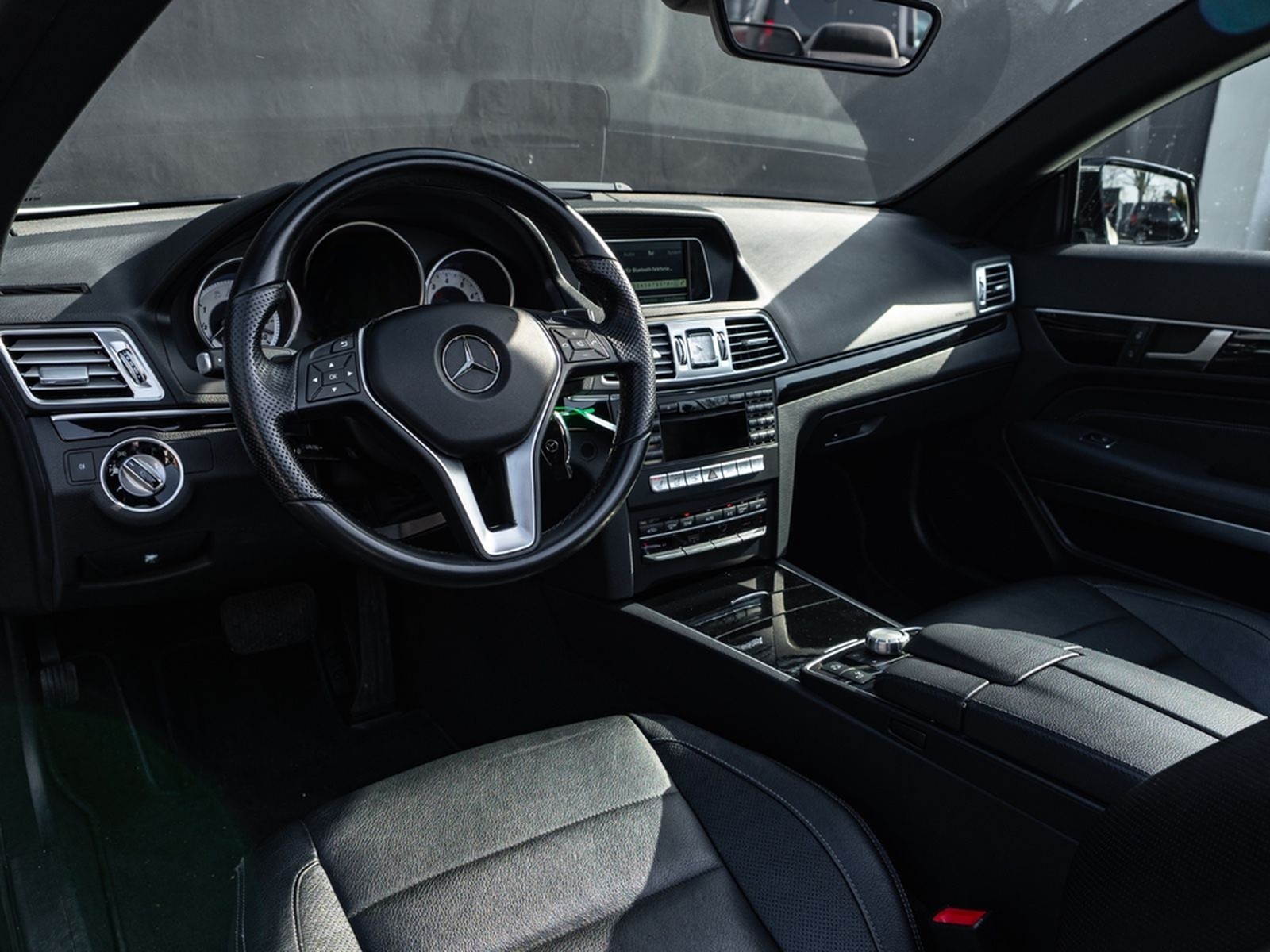 Mercedes-Benz E 200 Cabriolet SPORTPAKET AIRSCARF AMG ALU foto 47