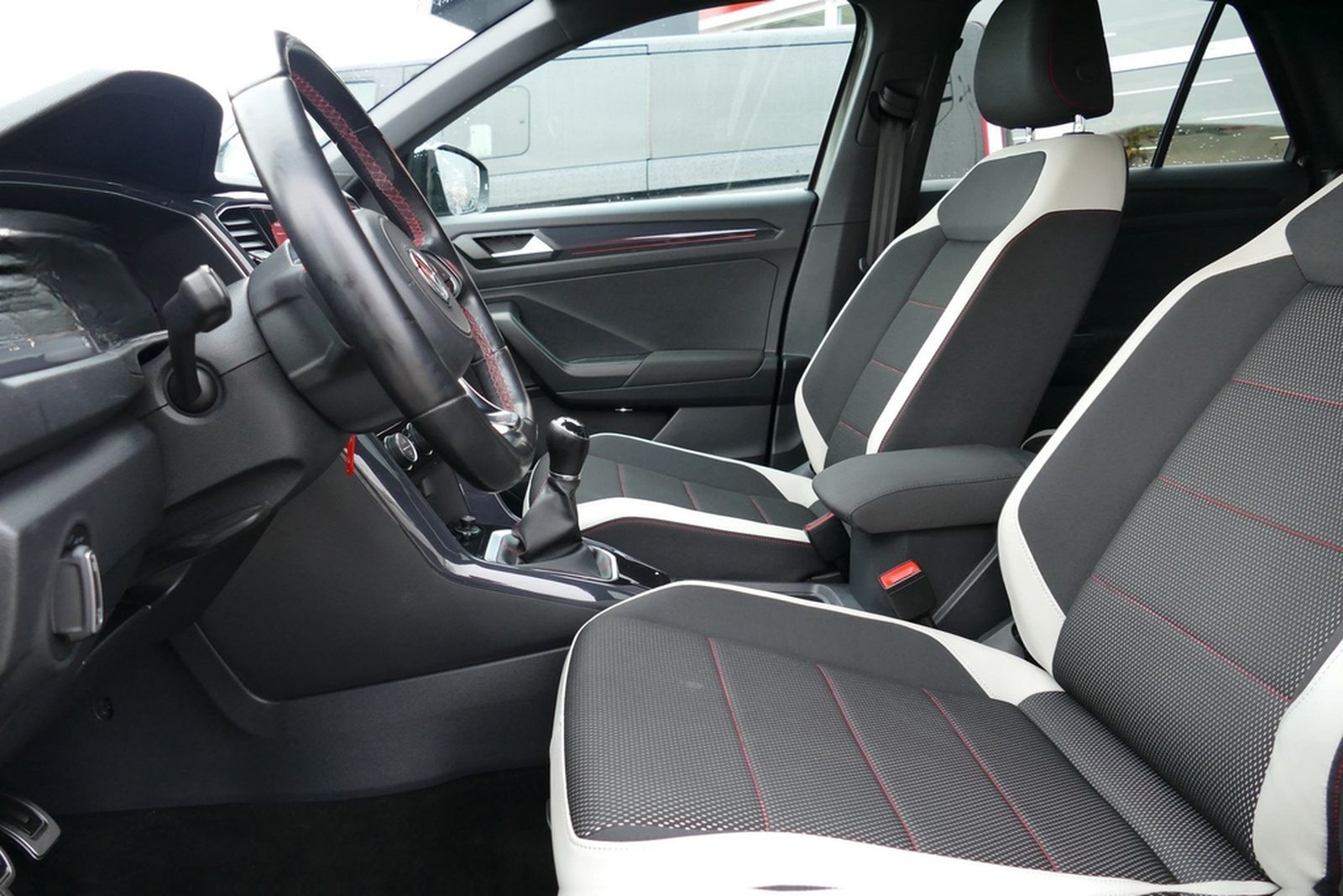 Volkswagen T-Roc 1.5 16V TSI Basis LED Navi Tempomat foto 24