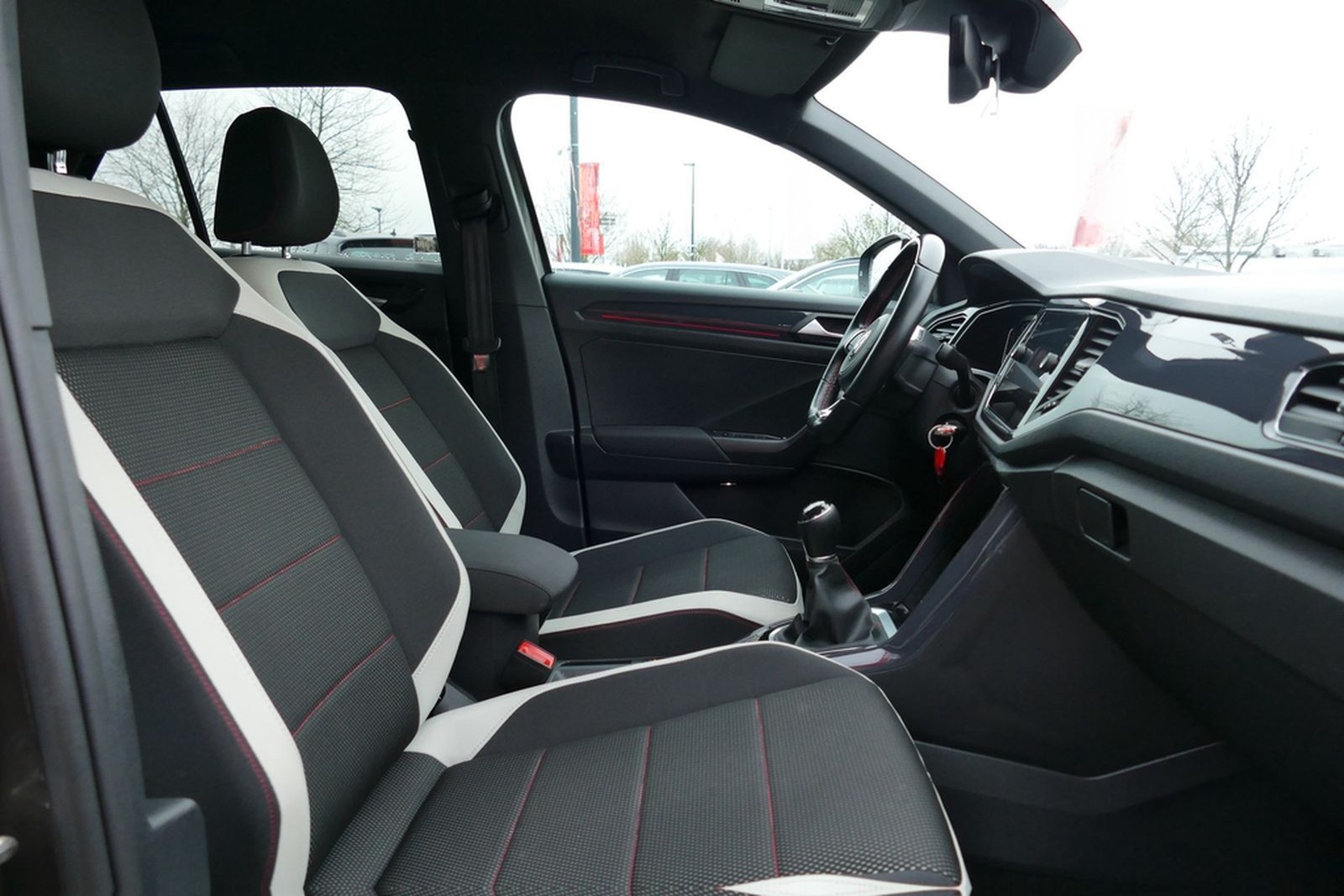 Volkswagen T-Roc 1.5 16V TSI Basis LED Navi Tempomat foto 25